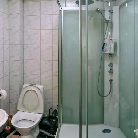 Pink Nissi 招待所 库萨莫